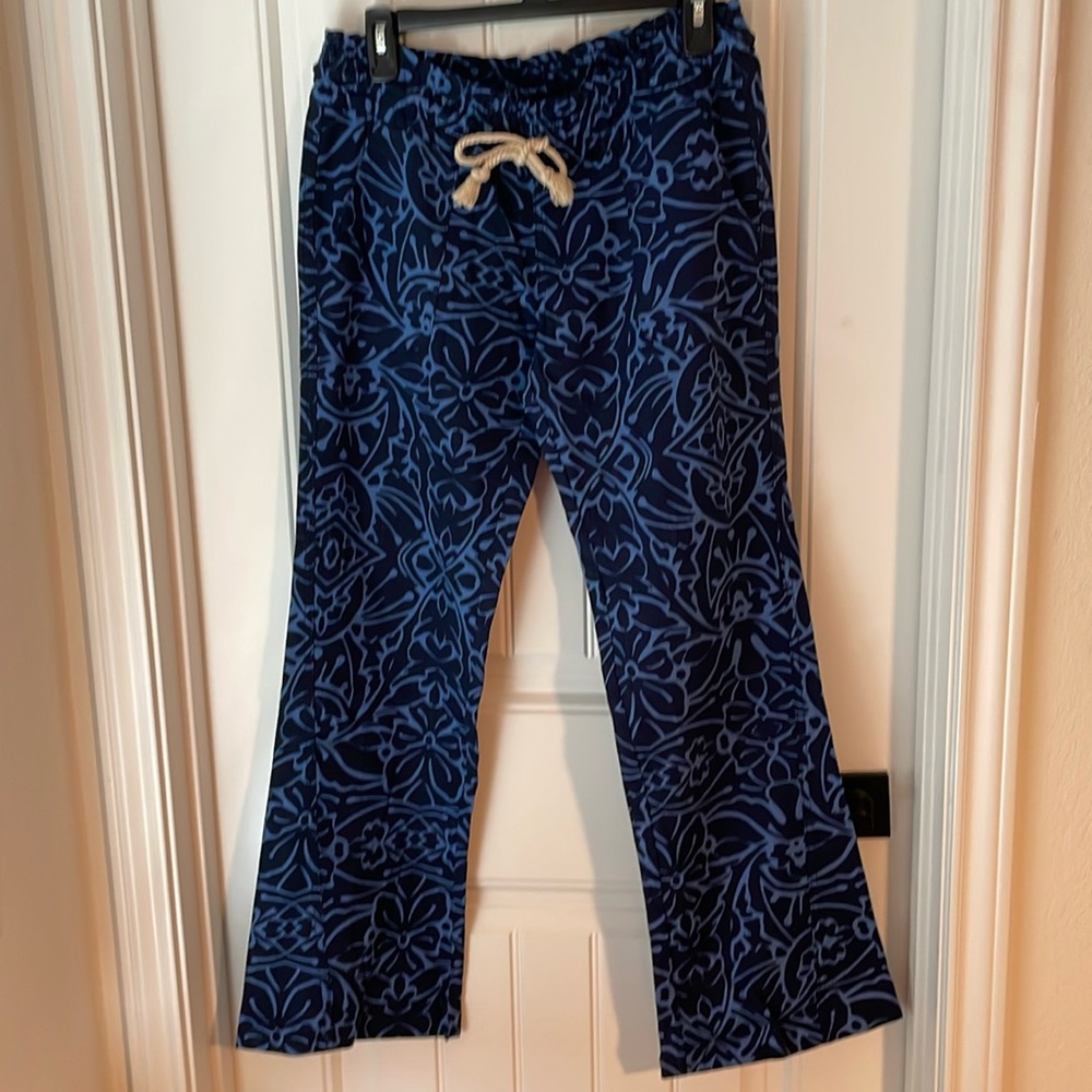 Roxy Oceanside navy and light blue floral designed pant size medium